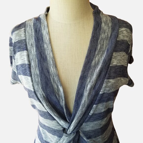 Vanity Front Twist Blue & Gray Striped Cap Sleeve Top - XL - Picture 6 of 12
